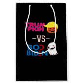 Grappig Trumpkin vs Boo Biden Halloween Design Cla Medium Cadeauzakje (Voorkant)