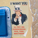Grappig Uncle Sam Patriotic Custom Bericht Strandlaken<br><div class="desc">Oom Sam is hier om je te vertellen dat je je zonnebrandcrème moet aandoen, plezier moet hebben of wat voor andere boodschap je ook wilt. Creëer je eigen leuke strandlaken wanneer je de rode tekst onder Uncle Sam aanpast met je eigen gepersonaliseerde tekst. Deze strandlaken is in de stijl van...</div>