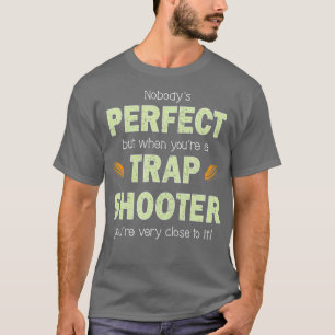 Grappig valschieten om perfecte valschutter klei t-shirt