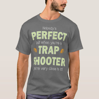 Grappig valschieten om perfecte valschutter klei t-shirt