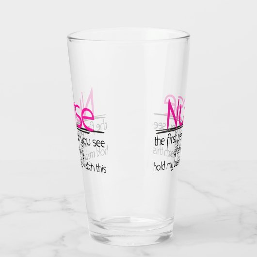 Grappig Verpleegster en bier woorden glas (Links)