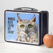 Grappig verraste mooie, mooie, gehoornde oep (In situ)