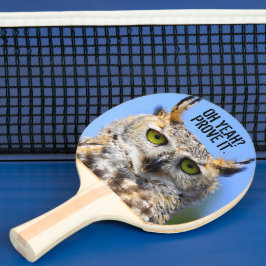 Grappig verraste mooie, mooie, gehoornde oep tafeltennisbatje