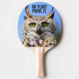 Grappig verraste mooie, mooie, gehoornde oep tafeltennisbatje