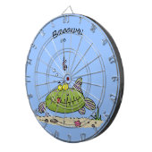 Grappig vethongerige groene visvisserij-cartoon dartbord (Voorkant Rechts)