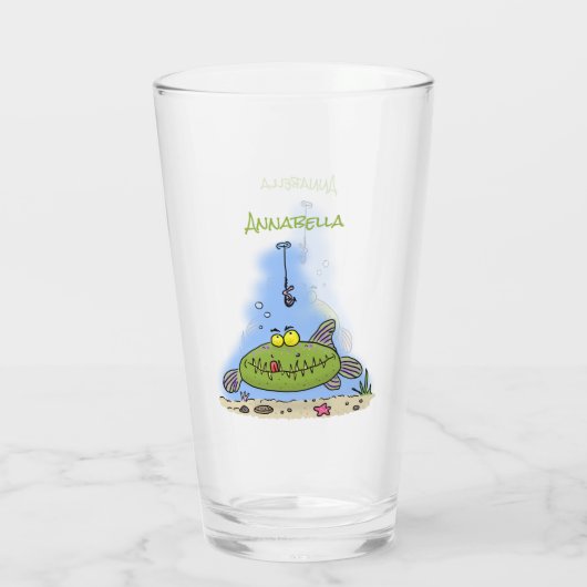 Grappig vethongerige groene visvisserij-cartoon glas (Achterkant)