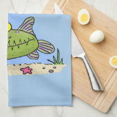 Grappig vethongerige groene visvisserij-cartoon theedoek (Quarter Fold)