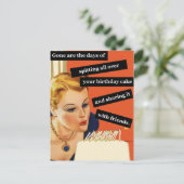 Grappig Vintage Verjaardagsmeisje dat Kaarsjes Uit Briefkaart (Staand voorkant)