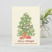 Grappig vrolijk Catnaps! Kat op kerstboom Feestdagenkaart (Staand voorkant)