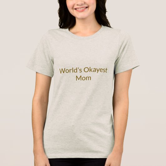 Grappig Wereld's Okayest Mom T-Shirt (Voorkant)