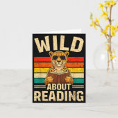 Grappig wild over het lezen van retro cheeta boek kaart (Gele Bloem)