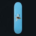 Grappig woedende wesp cartoon illustratie persoonlijk skateboard<br><div class="desc">Haal een buzz uit dit ontwerp met een boze hoorntje getekend in een leuke cartoon stijl.</div>