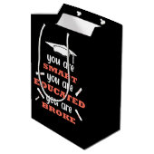 Grappig woord kunst Afstuderen Medium Cadeauzakje (Achterkant Gekanteld)