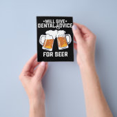 Grappig zal tandheelkundig advies geven voor bier flyer (Hand)