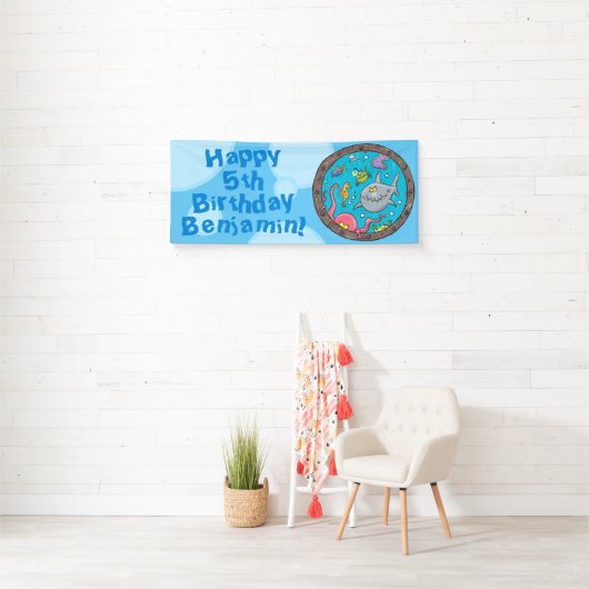 Grappig zee dat de cartoon onder water vervalt spandoek (Insitu)