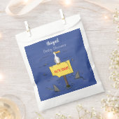 Grappig zee vogel omringd door cartoon van haaien bedankzakje (Geknipt)