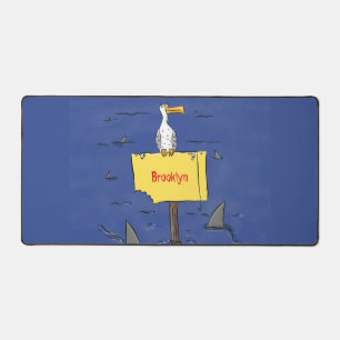 Grappig zee vogel omringd door cartoon van haaien bureaumat