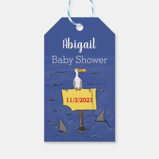 Grappig zee vogel omringd door cartoon van haaien cadeaulabel (Voorkant)