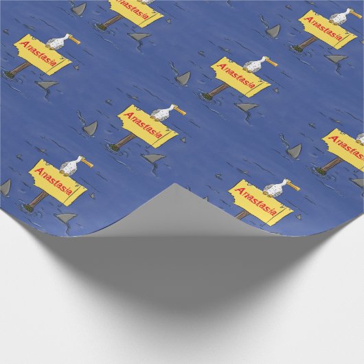 Grappig zee vogel omringd door cartoon van haaien cadeaupapier (Hoek)