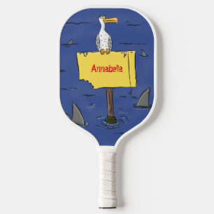 Grappig zee vogel omringd door cartoon van haaien pickleball paddle