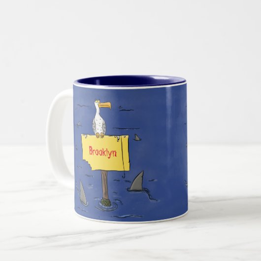 Grappig zee vogel omringd door cartoon van haaien tweekleurige koffiemok (Voorkant links)