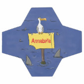 Grappig zee vogel omringd door cartoon van haaien voetbal (Enkel)