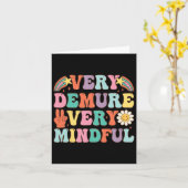 Grappig Zeer Demure Zeer Mindful Trend Demure &amp Kaart (Gele Bloem)