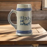 Grappig zestig, wat citaat 60th Birthday Bierpul<br><div class="desc">Grappig Zestig zo wat Quote 60th Birthday Beer Stein. Deze bierstein is perfect voor iemand die de 60e verjaardag viert. Het komt met een grappig en inspirerend citaat 60 dus wat in de hedendaagse blauwtypografie, en is ideaal voor een persoon met een gevoel van humor. Leuk als verjaardagscadeau voor hem...</div>