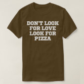 Grappig, zoek geen liefde voor Pizza T-Shirt (Design voorkant)