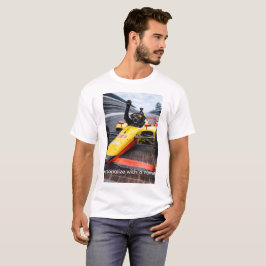 Grappig zwart Lab puppy racen IndyCar T-shirt |