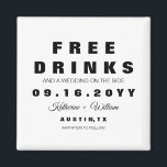 Grappig zwart-wit gratis Drinken opslaan van de da Magneet<br><div class="desc">Grappige "Free Drinken" bewaren de datummagneet met een combinatie van moderne en scripttypografie. Personaliseer het ontwerp door de tekst te vervangen. Neem contact op met de ontwerper voor verzoeken om aanpassingen van het ontwerp.</div>