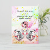 Grappig zwart wit strepen Zebra paar Valentijnse Feestdagenkaart (Staand voorkant)