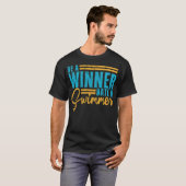 Grappig zwemmen van het Swim Team grafisch T-shirt (Voorkant volledig)