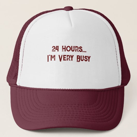 Grappige 24 uur Ik ben erg druk tekst Wit en Maroo Trucker Pet (Voorkant)