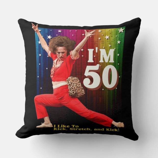 Grappige 50e verjaardag Kick & Stretch Sally O'Mal Kussen (Voorkant)