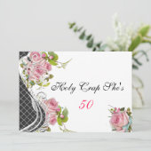 Grappige 50ste verjaardagsuitnodiging,  roze rozen kaart (Staand voorkant)