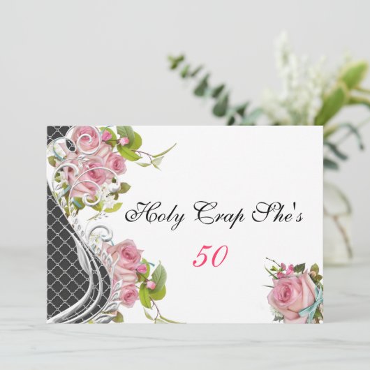 Grappige 50ste verjaardagsuitnodiging,  roze rozen kaart (Staand voorkant)