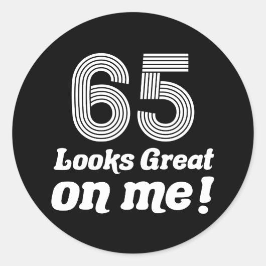 Grappige 65e verjaardag voor haar ronde sticker (Voorkant)