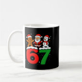 Grappige 67 Meme Kerstmis Zes Zeven Kerstman Sneeu Koffiemok (Links)