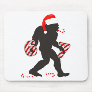 Grappige 67 Meme Met Bigfoot En Kerststokken Kerst Muismat