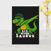 Grappige 67 T Rex Dinosaurus Zes Zeven Nummers Jon Kaart (Gele Bloem)