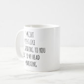 Grappige aangepaste diskjockey, denken over het me koffiemok (Voorkant links)