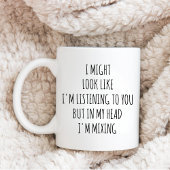 Grappige aangepaste diskjockey, denken over het me koffiemok