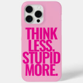 Grappige aangepaste tekst denk minder dom meer roz Case-Mate iPhone case (Achterkant)