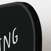 Grappige Aangepaste Trendy Humoristische Typografi Pickleball Paddle (Links Detail)