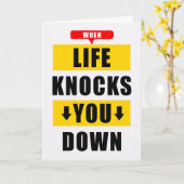 Grappige aanmoediging Het leven slaat je neer Kaart (Gele Bloem)