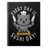 Grappige Aardige Kok Kat Elke Dag is Sushi Dag Notitieboek (Voorkant)