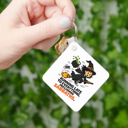 Grappige ADHD Heks Te Laat Halloween Sleutelhanger (Hand)