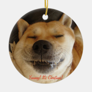 grappige akita leuke hond glimlacht op kerst keramisch ornament