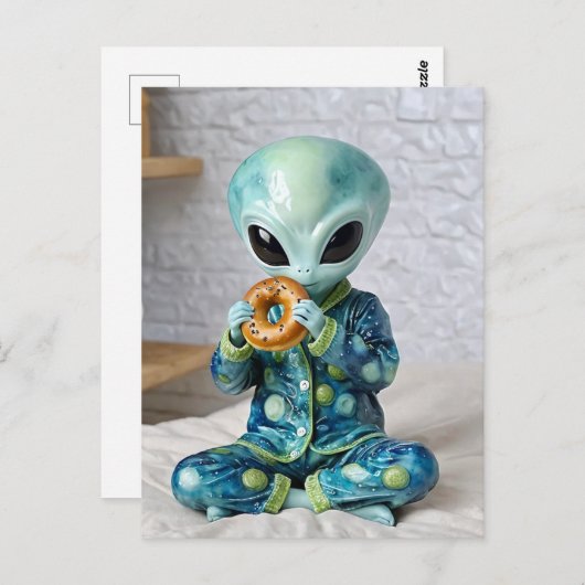 Grappige alien die een bagel in bed eet briefkaart (Voorkant / Achterkant)